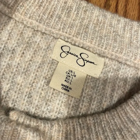Jessica Simpson sweater 👚 - Picture 4 of 7